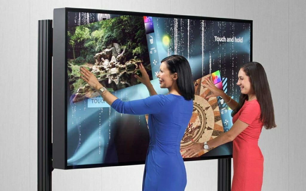 84 Zoll Ultra HD Multitouch Display