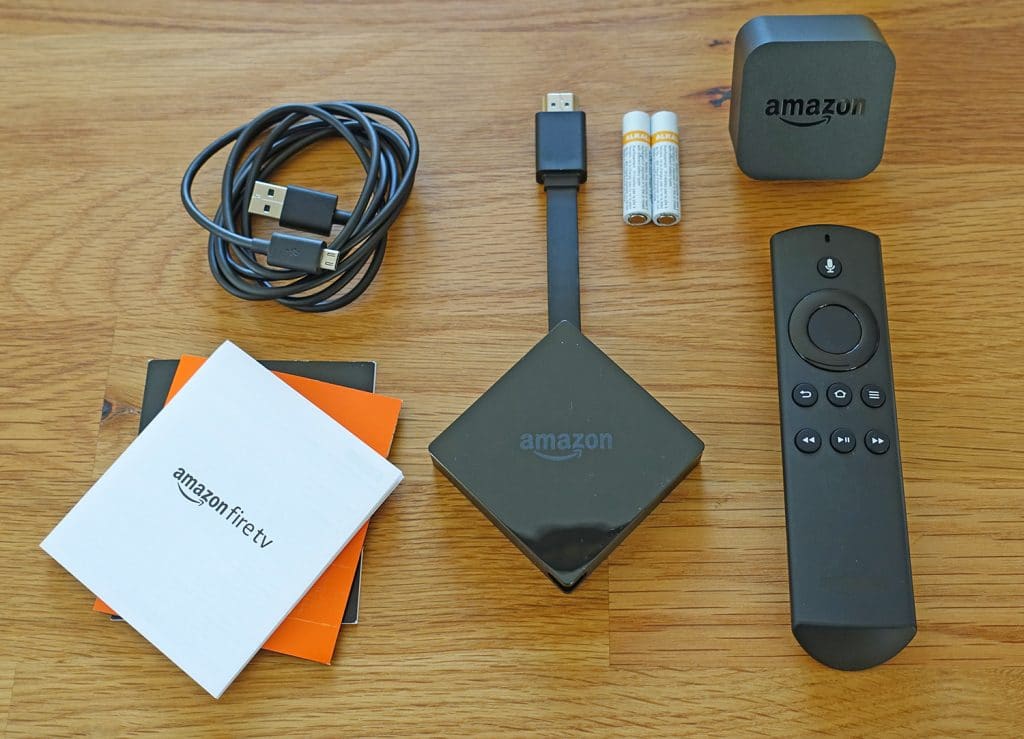 Lieferumfang: Fire TV Dongle, Netzadapter, USB-to-Mini-USB Kabel, Batterien, Fire TV Fernbedienung und Dokumentationen (Quick Starting-Guide etc.)