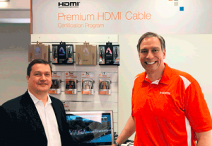 Rob Tobias (im Bild rechts), CEO HDMI-Licensing LL., und Avinity Produktmanager Carsten M. Bröcker (links) auf der IFA 2017