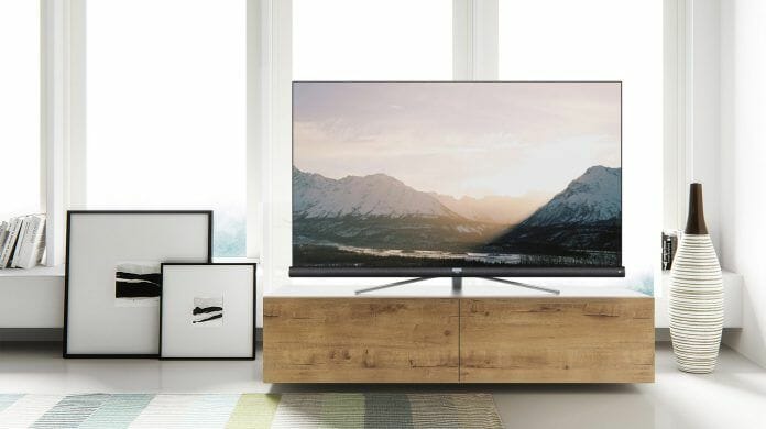 Der TCL C76 beeindruckt mit einem schlanken LCD-Display und einem Soundbar von JBL