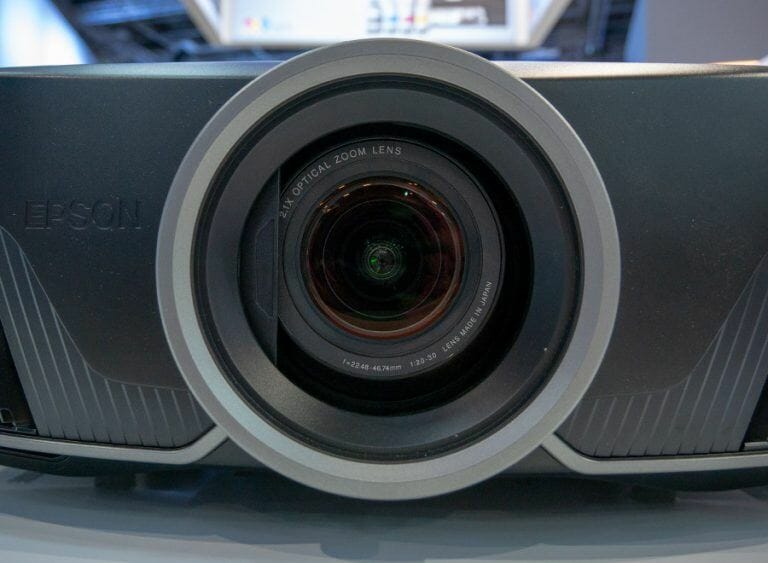 Epson bringt neue UHD-Projektoren EH-TW7400 und EH-TW9400 mit auf die IFA