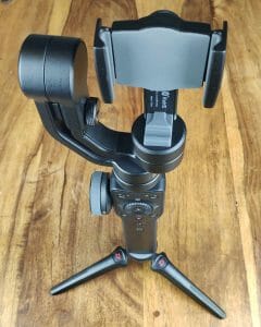 Zhiyun Smooth 4 im Stativ