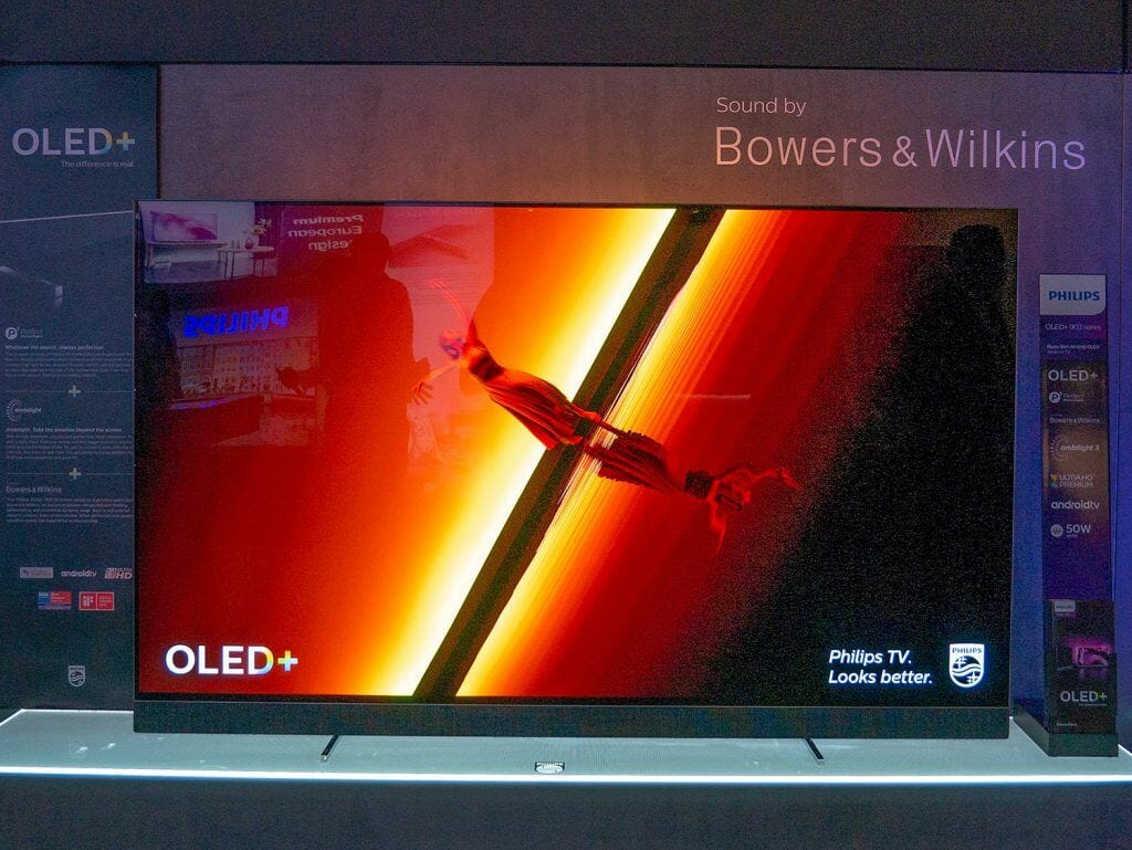 Sieht nicht nur gut aus, sondern hört sich auch gut an: Philips OLED903 mit Soundsystem von Bowers & Wilkins