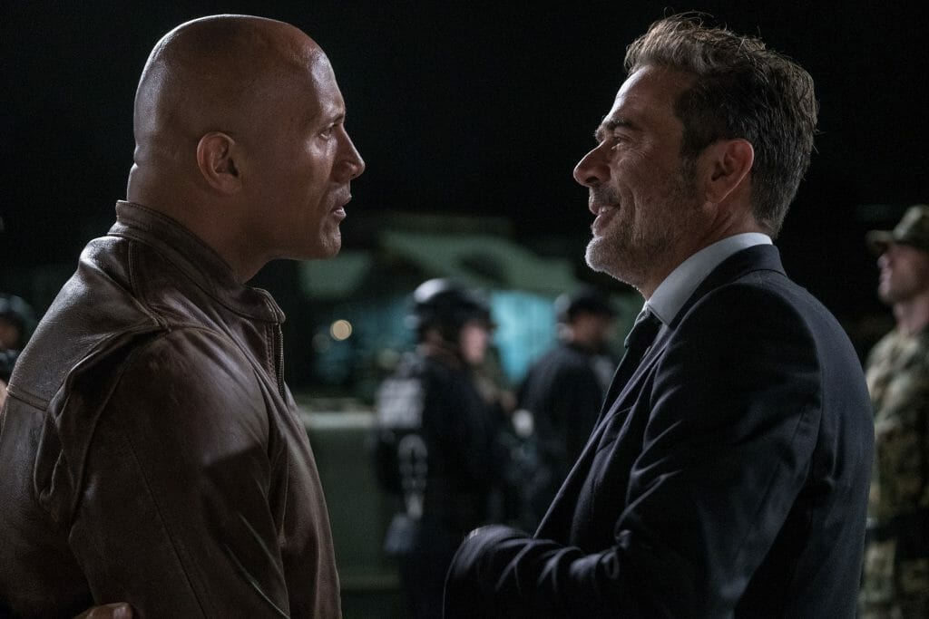 Mega-Unternehmen haben wieder einmal ein paar Tiere mutieren lassen. Davis Okoye (Dwayne Johnson) hier im Gespräch mit Agent Harvey Russell (Jeffrey Dean Morgan)