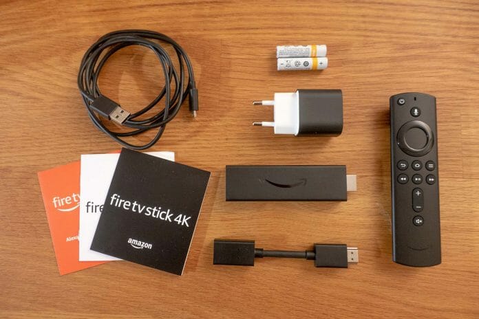 Im Lieferumfang ist der Fire TV HDMI-Stick inkl. Netzteil, einer HDMI-Verlängerung sowie der neuen universellen Fernbedienung (inkl. Batterien) enthalten