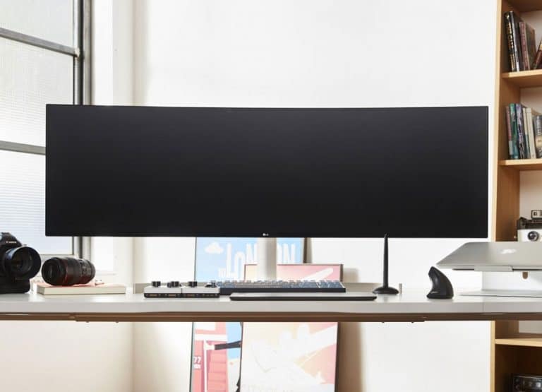 Neue UltraWide-Monitore von LG machen Lust auf Arbeit & Zocken (CES 2019)