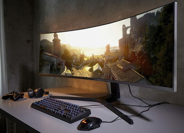 Samsung CRG9: „Super Ultra-Wide“-Monitor im 32:9 Format für Gamer