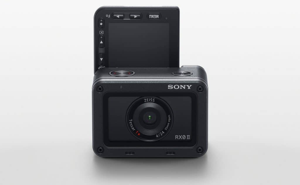 Sony RX0 II mit aufgeklappten LC-Display - Ready for Selfie!