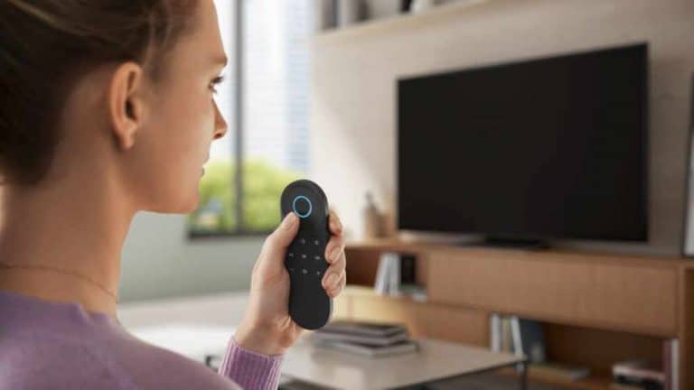 Logitech Harmony Express: Entschlackte Universal-Fernbedienung mit Amazon Alexa