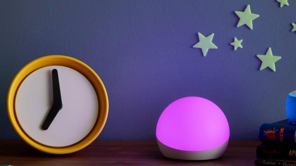 Die smarte Echo Glow Beleuchtung kann auch als Nachtlicht eingesetzt werden