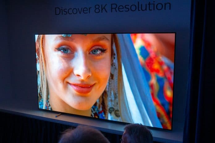 Philips 8K OLED Prototyp 88 Zoll