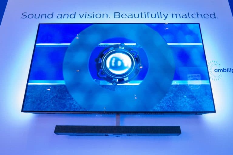 OLED934: Philips stattet High-End-Modell mit Dolby Atmos-Soundbar aus