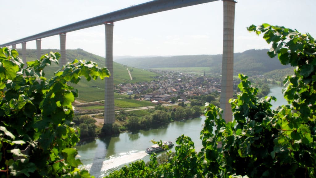 Da passt der Kölner Dom drunter: Die neue Hochmoselbrücke