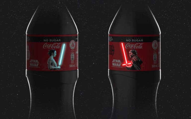 OLEDs erleuchten Rey und Kylo Ren’s Lichtschwerter auf Coca Cola Flaschen
