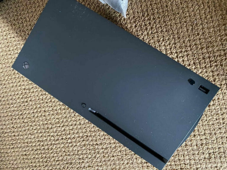 Xbox Series X: Prototyp zeigt die Anschlüsse der Konsole