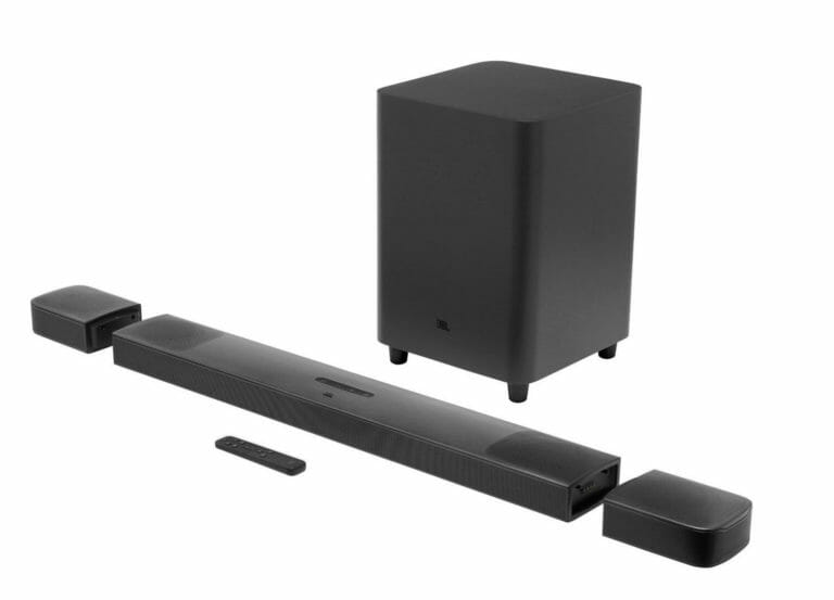 JBLs erste Dolby Atmos Soundbar mit abnehmbaren Rear-Lautsprechern (CES 2020)