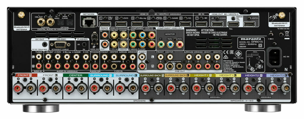 Der SR6015 geizt nicht mit Anschlussmöglichkeiten inkl. 7 HDMI Eingängen (1x HDMI 2.1) und drei HDMI-Ausgängen (2x HDMI 2.1)