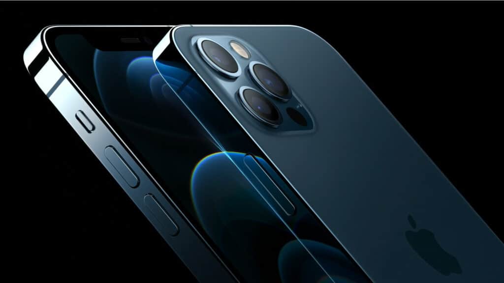 Die iPhone 12 Pro Modelle mit einem 6.1 oder 6.7 Zoll (Max) OLED-Display und drei 12MP Kameras (Wide/UltraWide/Telephoto) und einem fortschrittlichen LiDAR Scanner