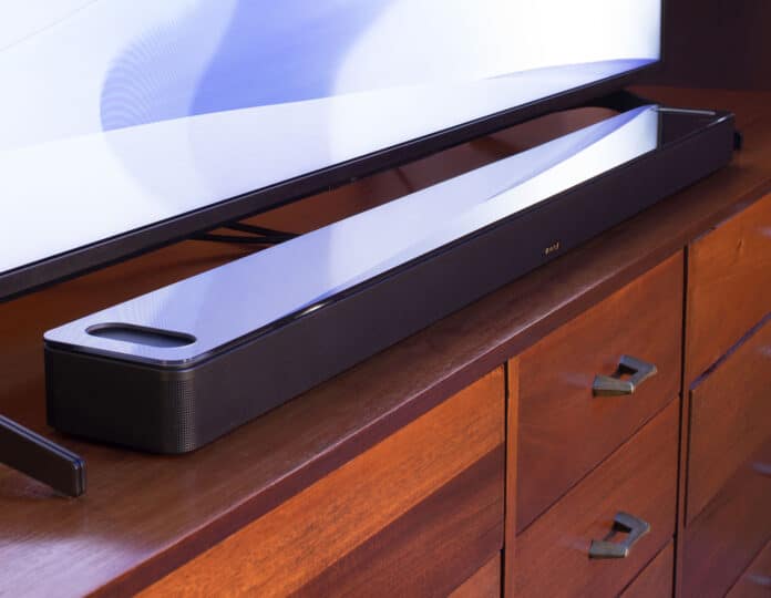 Bose stellt die Smart Soundbar 900 vor.