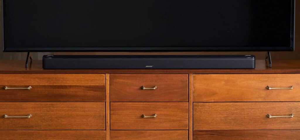 Subwoofer und Rears sind nicht im Lieferumfang der Smart Soundbar 900 enthalten.