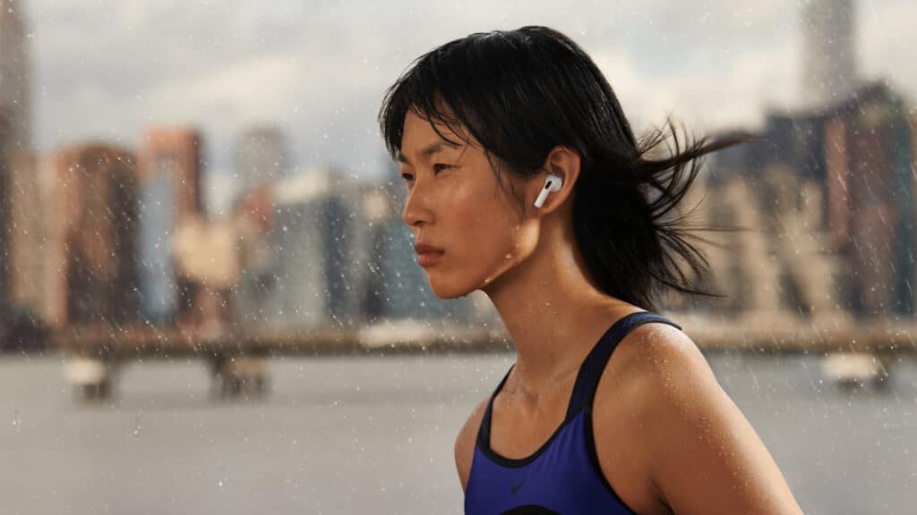 Die Apple AirPods (3. Generation) sind auch IPX4-zertifiziert - können also bei Regen und harten Workouts getragen werden!