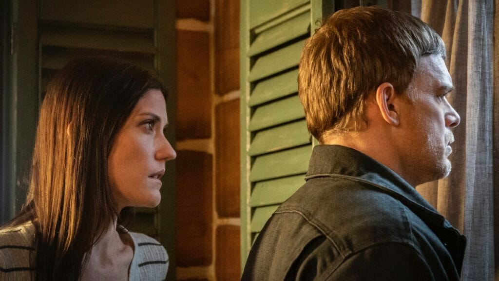 Wieder mit dabei Dexters (Michael C. Hall) Schwester Deb gespielt von Jennifer Carpenter