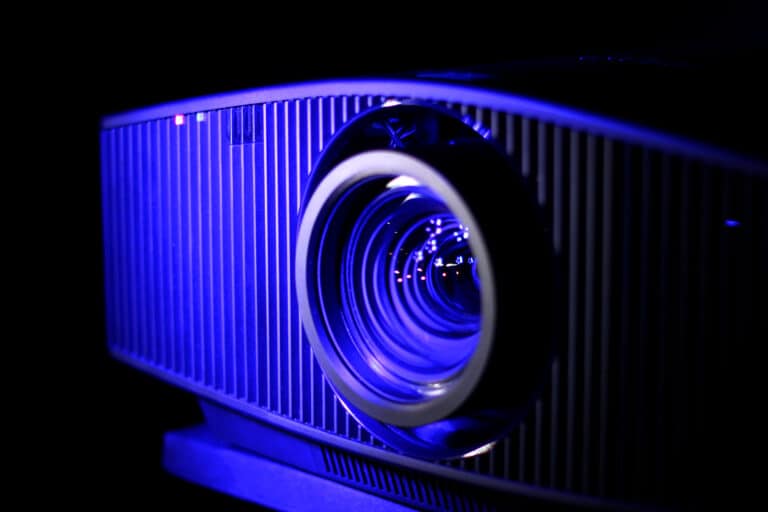 Im Test: Sonys VPL-VW890ES 4K-Laser-Heimkino-Projektor