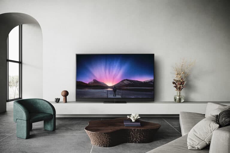 Panasonic LZW2004 mit Master OLED Pro Panel und 77 Zoll angekündigt (CES 2022)