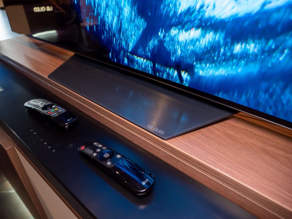 Standfuss Mitte B2 OLED TV 2022 von LG