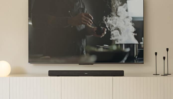 Ab Mai 2022 erhältlich: die 2.1-Soundbar Denon DHT-S217.