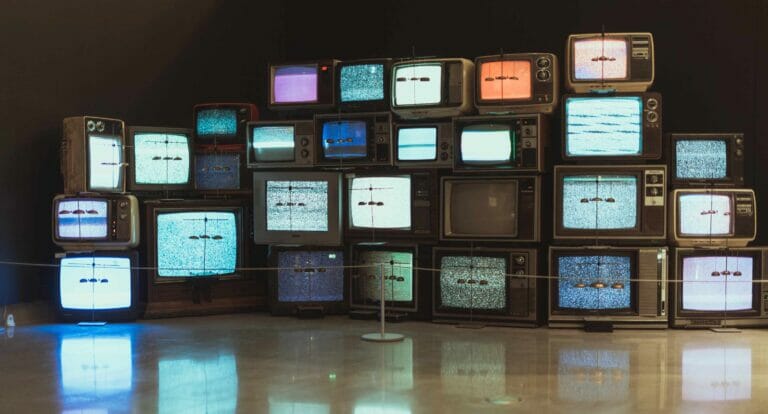 Mediennutzung im Jahr 2021: Bedeutung des linearen Fernsehens nimmt ab