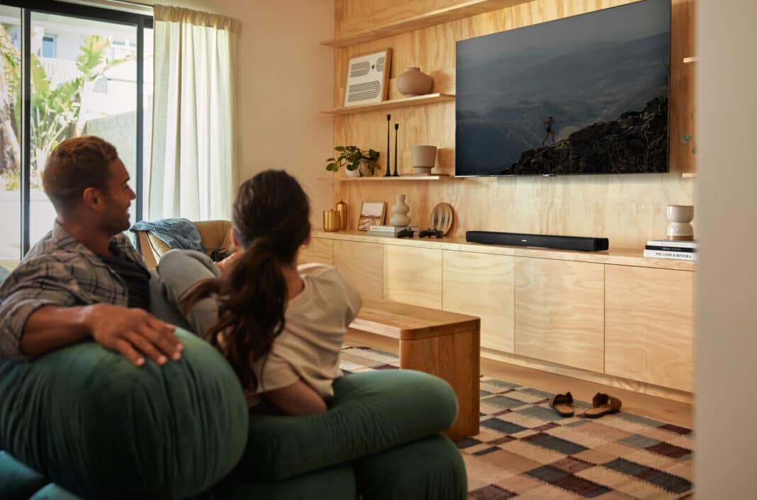 Filme und Serien profiteren von kristallklaren Dialogen und satten B&auml;ssen der DHT-S217 von Denon