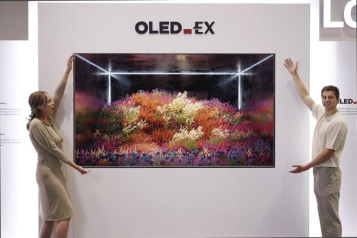 Der 97 Zoll OLED.EX-Fernseher von LG Display ist das Highlight der SID 2022