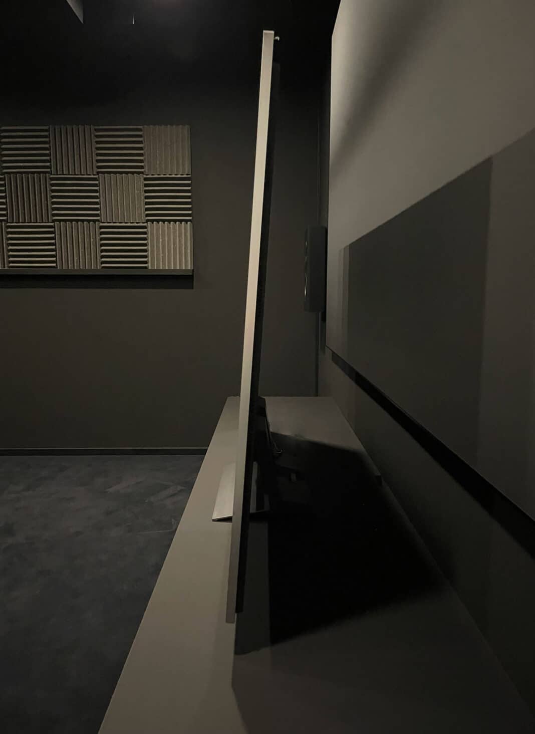 Seitliche Ansicht des G2 OLED Fernsehers