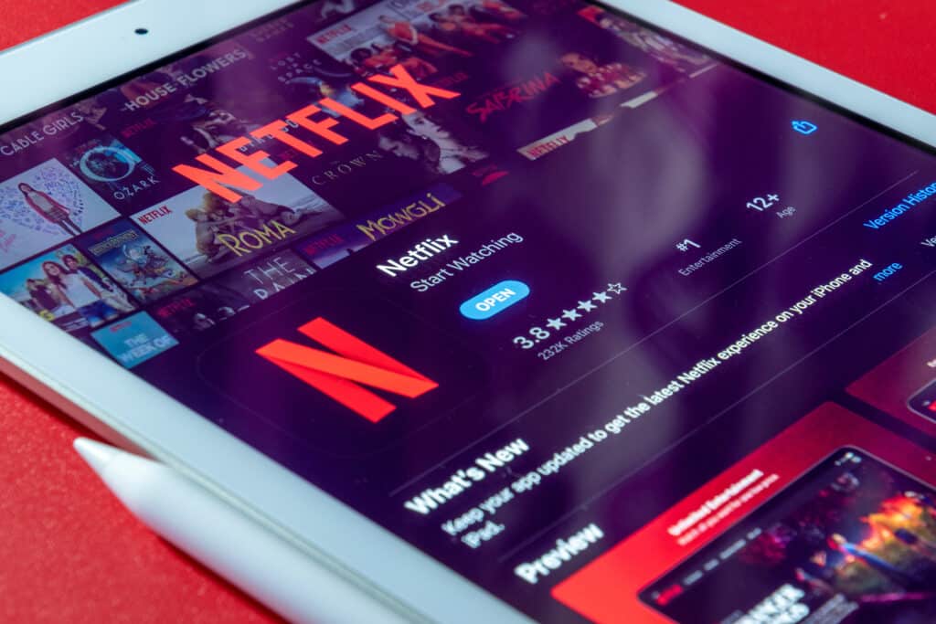 Netflix ermöglicht in Kooperation mit Sennheiser Spatial Audio an allen Geräten.