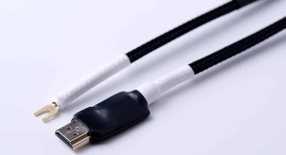 HDMI-Erdungskabel mit weißem Schrumpfschlauch