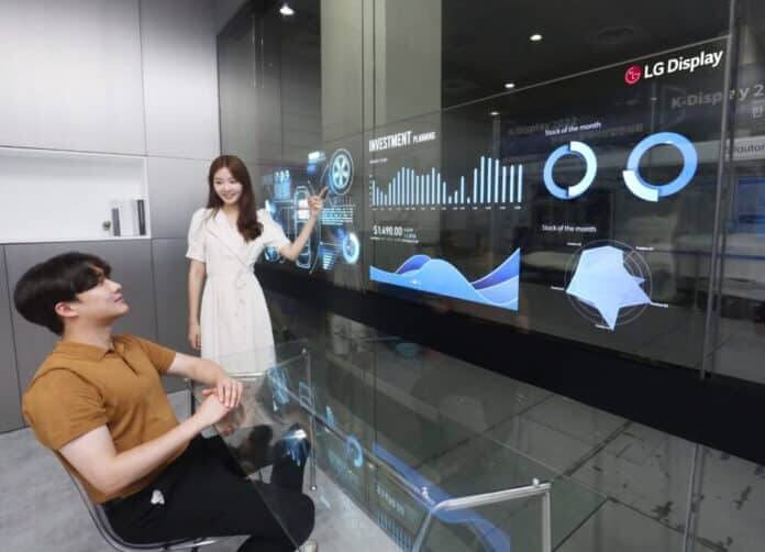 LG Display zeigte auch transparente Lösungen für Geschäftskunden.