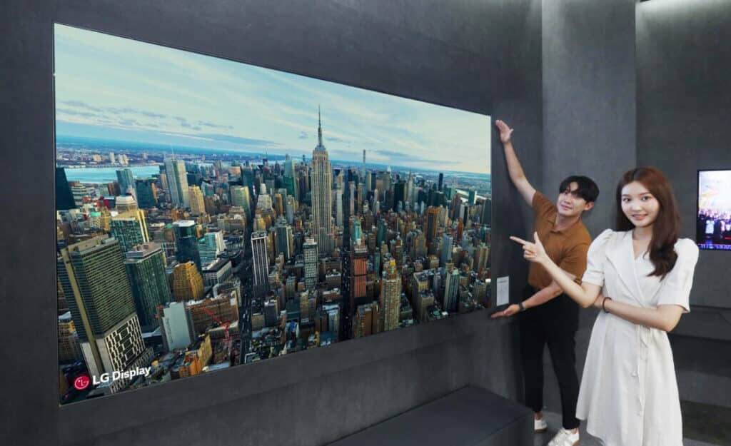 LG Display hat unter anderem einen TV mit 97 Zoll Diagonale und OLED.EX-Panel gezeigt.