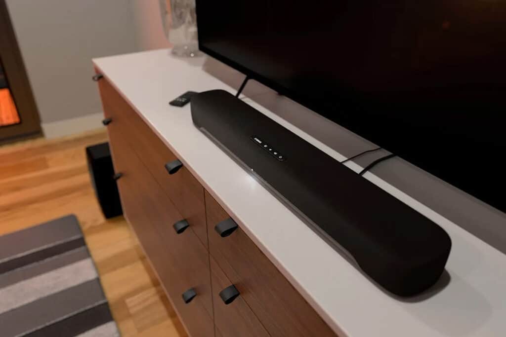 Kompakt und schick: Die SR-C30A Soundbar in Schwarz