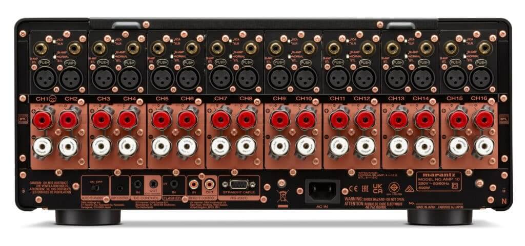 Anschlüsse des AMP 10 mit 16 balanced und unbalanced Lautsprecher-Anschlüssen