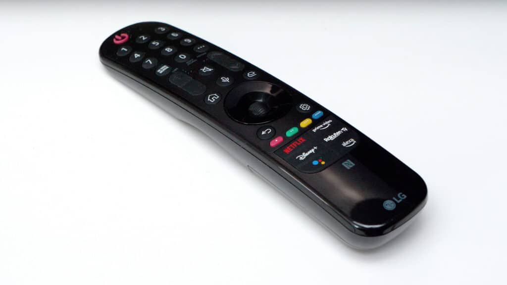 Die Fernbedienung Magic Remote des LG C2 OLED mit Airmouse-Funktion