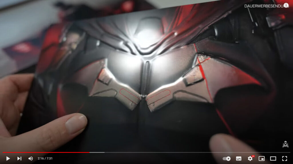 Das Batarang-Display, welches der Ersteller des Unboxing-Videos präsentierte, war sogar schon verkratzt