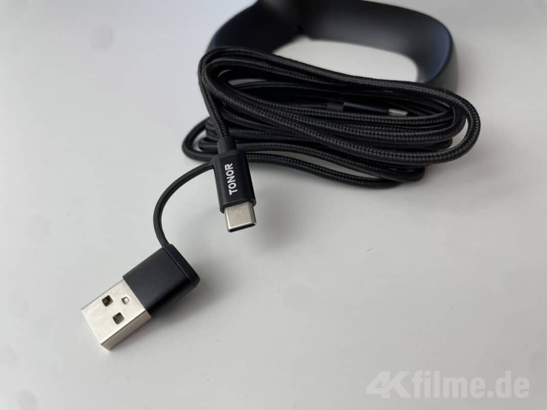 Das USB-C-Kabel kommt komplett mit USB-A-Adapter