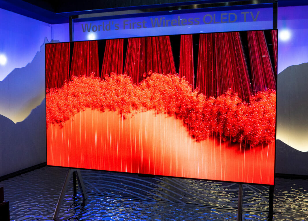 Der M3 OLED TV erh&auml;lt seine audiovisuelle Signale drahtlos &uuml;ber die Zero Connect Box