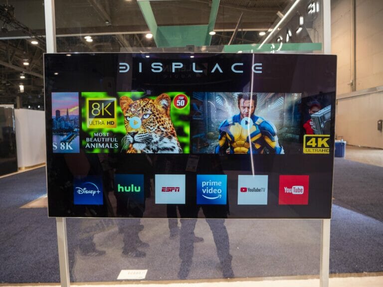 Der kabellose, akkubetriebene Displace OLED TV ist ein technischer Albtraum
