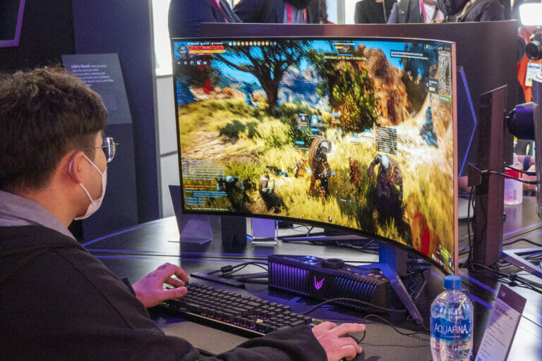 LG UtraGear OLED: Neue Monitore steigern die Helligkeit durch Mikro-Linsen
