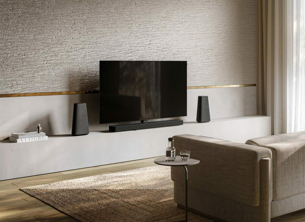 Die Loewe klang Bar3 MR Soundbar lässt sich einfach mit kompatiblen Lautsprechern und Subwoofern auf ein 5.1-System erweitern