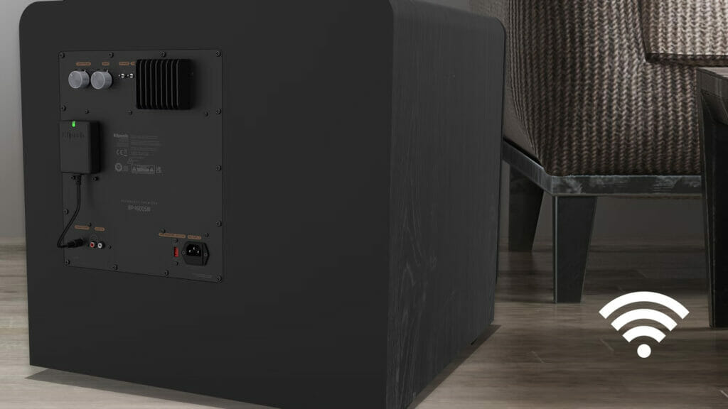 Das Wireless Subwoofer-Kit angeschlossen an einen Klipsch RP-1600SW