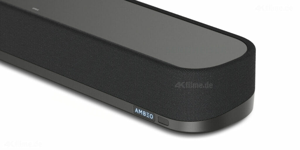 Das Ambeo-Logo an der unteren rechten Ecke der Ambeo Soundbar Mini 