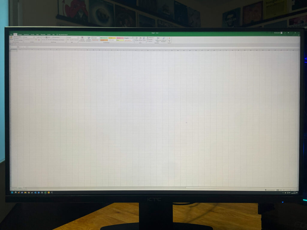 Excel auf dem KTC M27P20 Pro ohne Skalierung (also 100%)